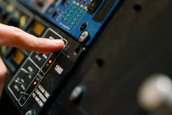 Sound Engineer Using Digital Audio Mixer Sliders Engineer Press Power — Stock fotografie