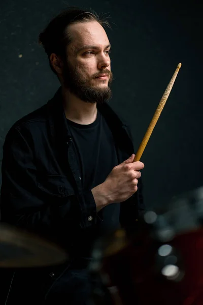 Drummer Speelt Drumstel Een Opnamestudio Bij Een Professionele Muzikant Repetitie — Stockfoto