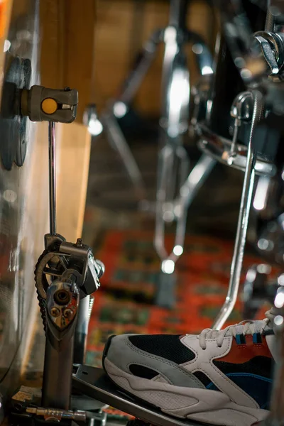 Man Foot Pressing Bass Drum Pedal Recording Studio Drummer Drumming — Stock Photo, Image