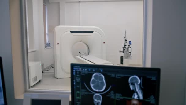 Sprzęt Tomografii Komputerowej Ekranie Kliniki Wizerunkiem Tomografii Sali Badań Medycznych — Wideo stockowe