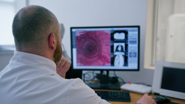 Пацієнт Проходить Комп Ютерну Томографію Клініці Радіолог Стежить Прогресом Процедури — стокове відео