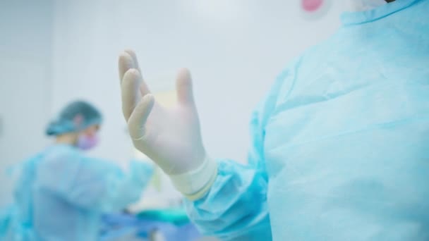 Ruce Chirurga Lékaře Uniformě Sterilní Rukavice Zblízka Před Operací Nemocnice — Stock video