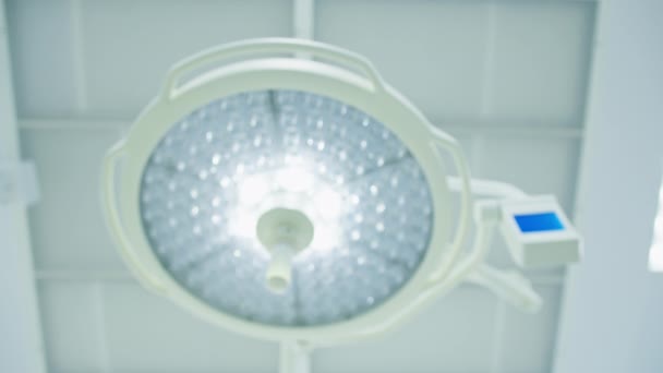 Läkare Narkosläkare Sätter Mask Patienten För Anestesi Operation Närbild Sjukhus — Stockvideo