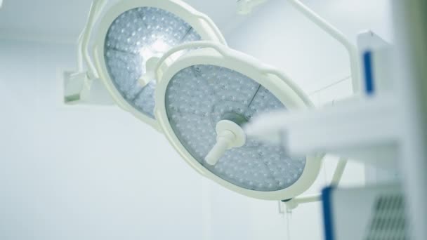 Big Modern Lamps Surgery Room Ceiling Advanced Illumination Equipment Surgeries — Stock Video
