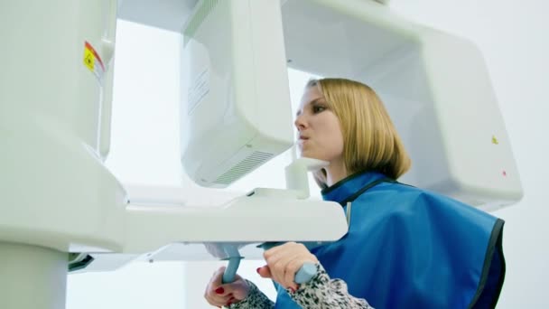 Balayage Mâchoire Dentaire Patient Subit Une Procédure Radiographie Panoramique Cavité — Video