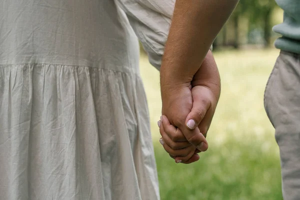 Hände Verliebter Paare Nahaufnahme Paar Händchenhalten Konzept Unterstützung Pflege Liebe — Stockfoto