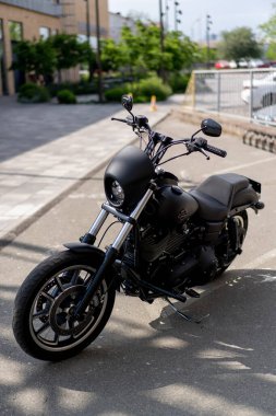 Sokak sporu bisikletleri sokakta durur Hız sporu ya da aktif yaşam tarzı konsepti için şehvet