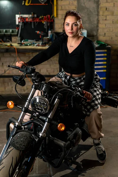 Creative Authentic Motorcycle Workshop Garage Beautiful Young Girl Biker Sitting — Stock Photo, Image