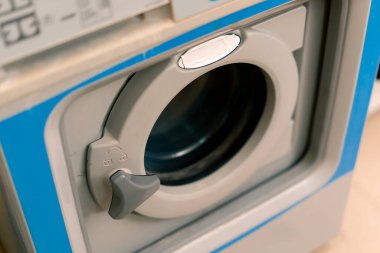 Endüstriyel çamaşır makinesi otel çamaşırhane çamaşır kurutma konsepti temizlik ve konukseverlik