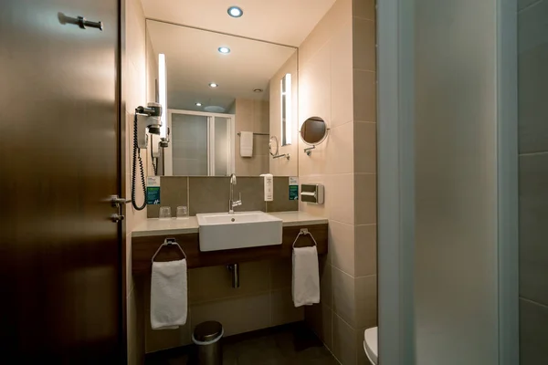 Interior Quarto Hotel Luxo Depois Limpar Limpeza Conceito Casa Banho — Fotografia de Stock