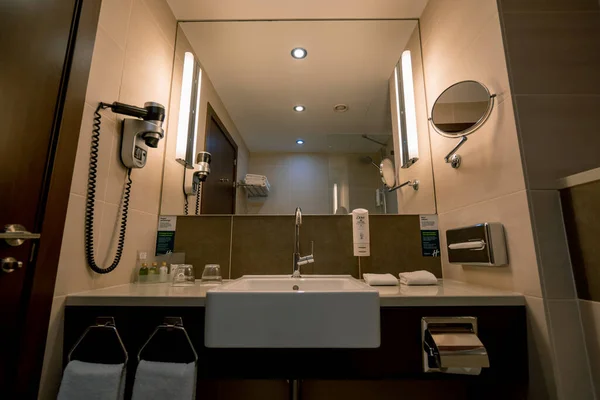 Interieur Eines Luxuriösen Hotelzimmers Nach Der Reinigung Reinigung Badezimmerkonzept Sauberkeit — Stockfoto