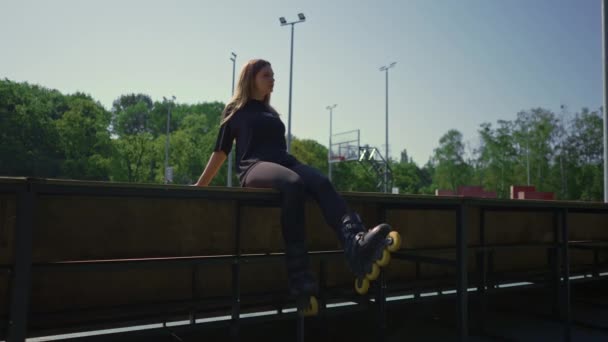 Sporty Girl Rollerblading Rests Sports Ground Thoughtful Happy Street Sports — Stock Video