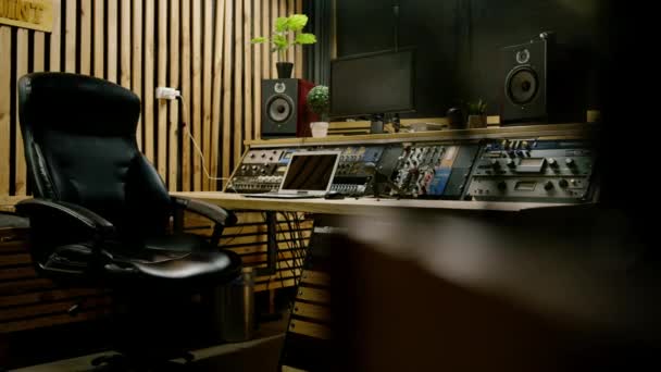 사운드 엔지니어 스피커 사운드 레코딩 장비에 사운드 레코딩 스튜디오 이퀄라이저 — 비디오