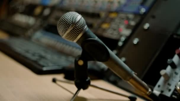 Estúdio Gravação Som Profissional Equalizador Microfone Close Equipamento Gravação Som — Vídeo de Stock