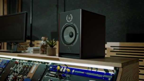 Empty Professional Sound Recording Studio Equalizer Screen Sound Engineer Speaker — Stock Video