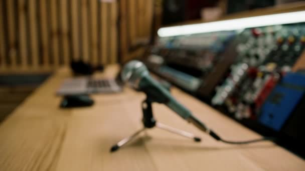 Estúdio Gravação Som Profissional Equalizador Microfone Close Equipamento Gravação Som — Vídeo de Stock