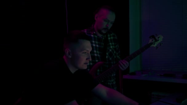 Interprète Rock Avec Guitare Électrique Enregistrement Studio Jouer Propre Piste — Video