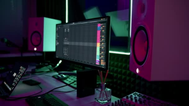 Rekaman Suara Profesional Teknisi Atau Produser Musik Studio Duduk Remote — Stok Video