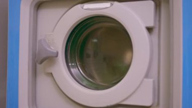 Endüstriyel çamaşır makinesi otel çamaşırhane çamaşır kurutma konsepti temizlik ve konukseverlik