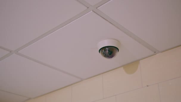 Kamera Monitoringu Suficie Koncepcji Technologii Bezpieczeństwa Pomieszczeniach Personelu Monitorującego — Wideo stockowe