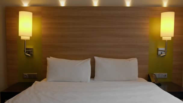 Interior Una Habitación Hotel Doble Después Limpieza Limpieza Dormitorio Sala — Vídeo de stock