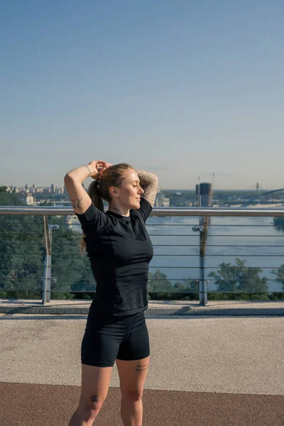Fitness Mladá Sportovkyně Dívka Dopoledních Hodinách Dělá Warm Cvičení Před — Stock fotografie