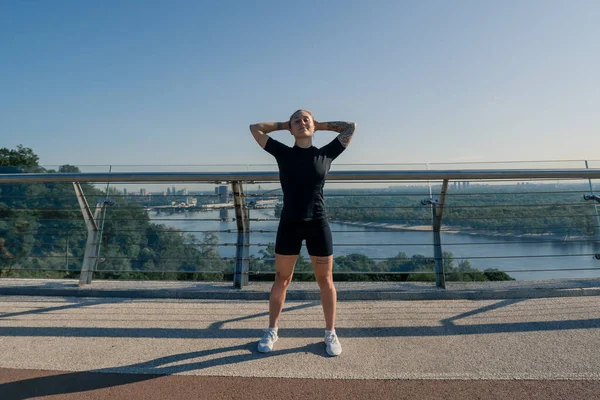 Chica Deportista Joven Fitness Mañana Haciendo Ejercicios Calentamiento Antes Entrenar — Foto de Stock