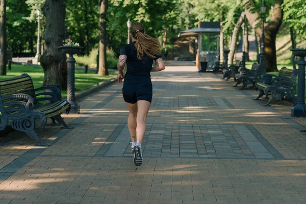 Chica Deportista Joven Fitness Haciendo Deportes Por Mañana Corriendo Durante — Foto de Stock