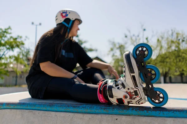 스케이트 공원에 스케이트 극단적인 스포츠를 스케이트에 — 스톡 사진