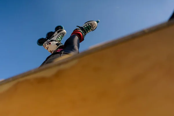 Roller Drome Skate Park Rolki Tle Nieba Zbliżenie Szczegółów Street — Zdjęcie stockowe