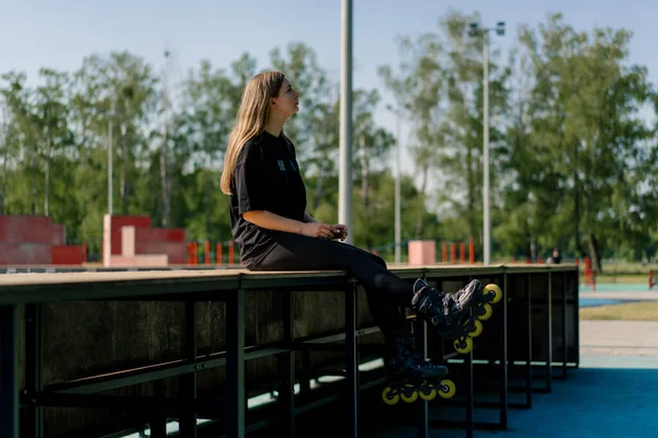 Sporty Girl Rollerblading Rests Sports Ground Thoughtful Happy Street Sports — Stock Photo, Image