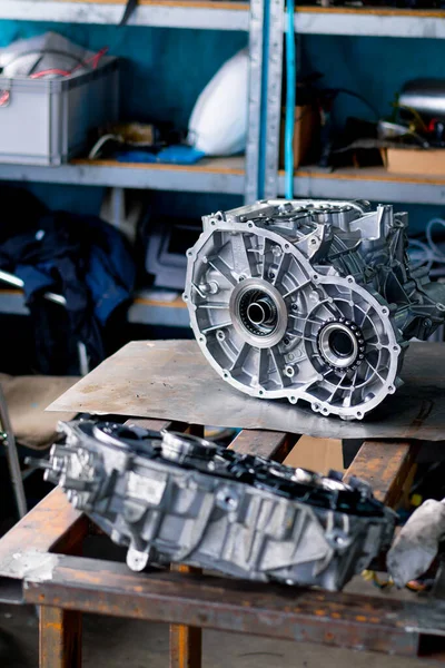Detailní Záběr Částí Čistého Bloku Motoru Vyjmutých Auta Účelem Opravy — Stock fotografie