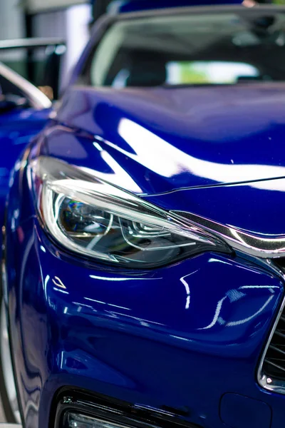 Simsiz Prestijli Lüks Modern Mavi Araba Tutkusunun Araba Motorlara Olan — Stok fotoğraf