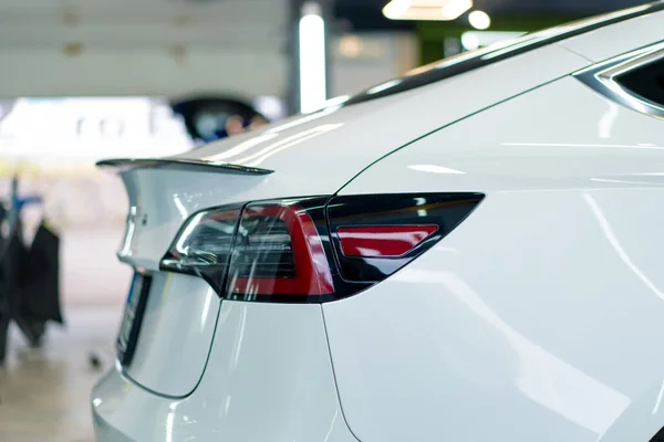 Detailing Bumper Taillight White Luxury Car Washing Car Service Station — Stock Photo, Image