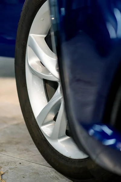 Close Wheel Blue Car Concept Fascination Car Its Details Detailing — Stock Photo, Image