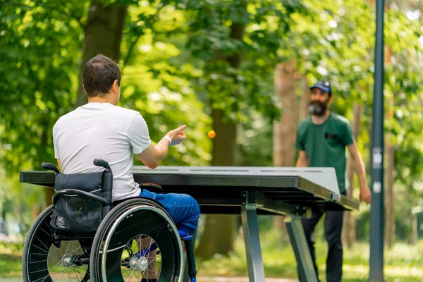 Inclusiveness Disabled Man Wheelchair Plays Ping Pong Older Man City — Stock Photo, Image