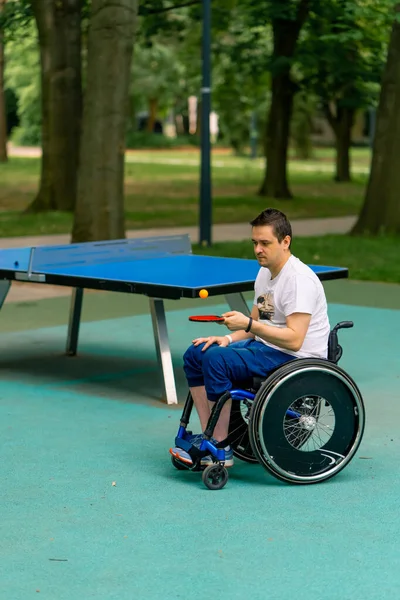 Handicapé Inclusif Dans Fauteuil Roulant Côté Une Table Pong Broches — Photo