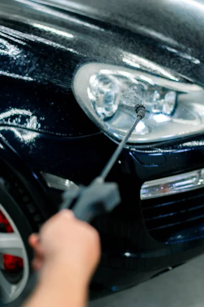 Close Front Headlight Black Car While Applying Car Wash Spray — Stock Photo, Image