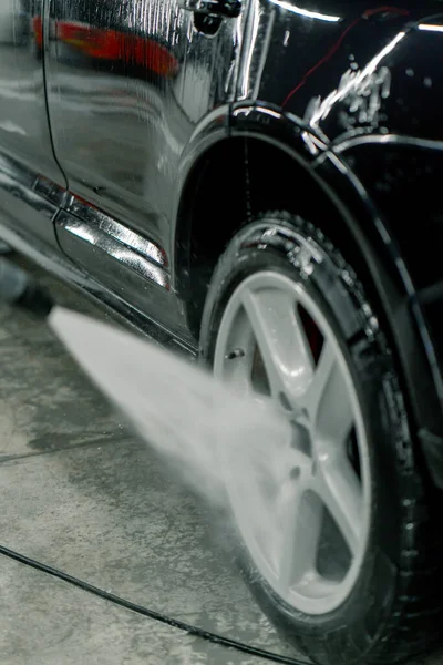 Close Male Car Wash Employee Washing Rim Tire Black Luxury — Stock Photo, Image