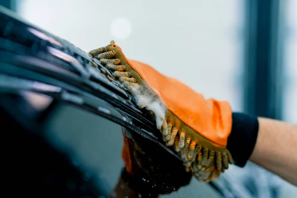 Close Car Wash Worker Using Microfiber Cloth Wash Black Luxury — Stock Photo, Image