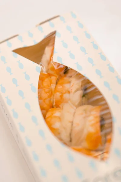 Gros Plan Sur Rouleau Crevettes Dans Boîte Livraison Sushi Avant — Photo
