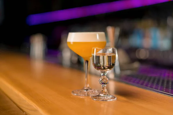 Close Van Een Heerlijke Vers Bereide Alcoholische Cocktail Bar Een — Stockfoto