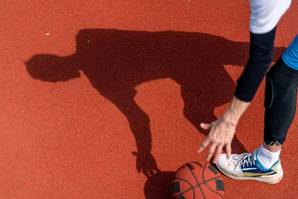 Close Basketball Guy Shadow Floor Basketball Court While Dribbling Ball — Stock Photo, Image