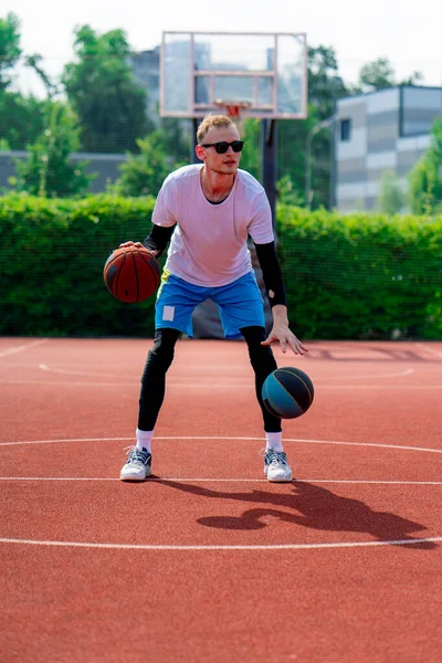 Tall Guy Basketball Player Two Balls Shows His Dribbling Skills — Stock Photo, Image