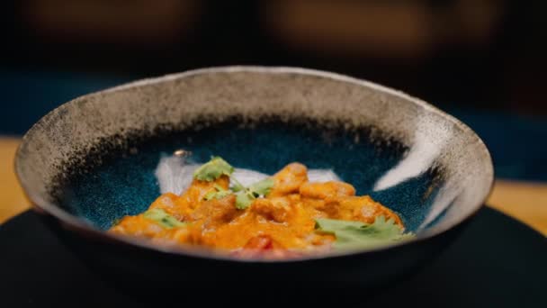 Közelkép Finom Frissen Elkészített Curry Rizzsel Étteremben Gyönyörű Bemutató Ázsiai — Stock videók