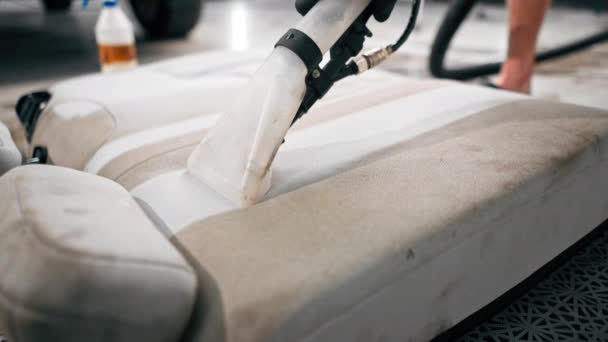 Ένα Κοντινό Πλάνο Του Πλυντηρίου Αυτοκινήτων Χρησιμοποιώντας Μια Ηλεκτρική Σκούπα — Αρχείο Βίντεο