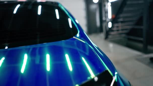 Bumelion Renkli Filmdeki Lüks Bir Arabanın Arka Farının Yakın Çekimi — Stok video