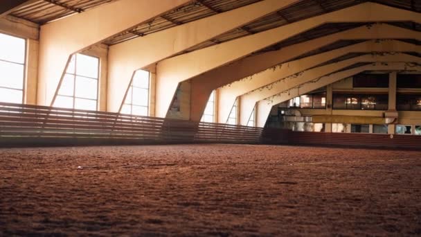Celeiro Fechado Vazio Fazenda Para Treinamento Equestre Conceito Esporte Equestre — Vídeo de Stock