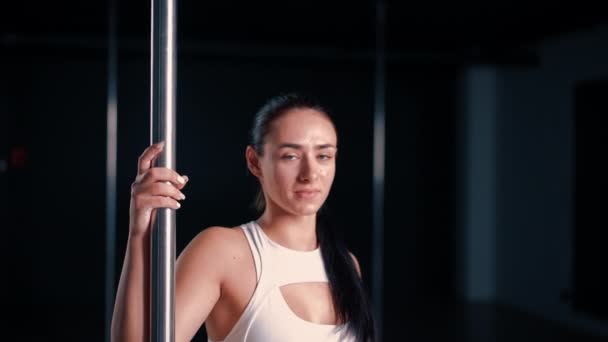 Porträtt Ung Vacker Flicka Pol Sexig Kvinna Visar Sexig Kropp — Stockvideo