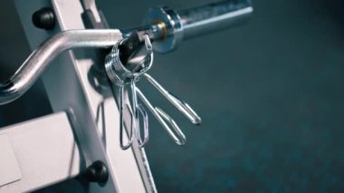 Spor salonundaki spor gereçleri çeşitli spor simulatörlerinin aktif yaşam tarzını ağırlaştırıyor